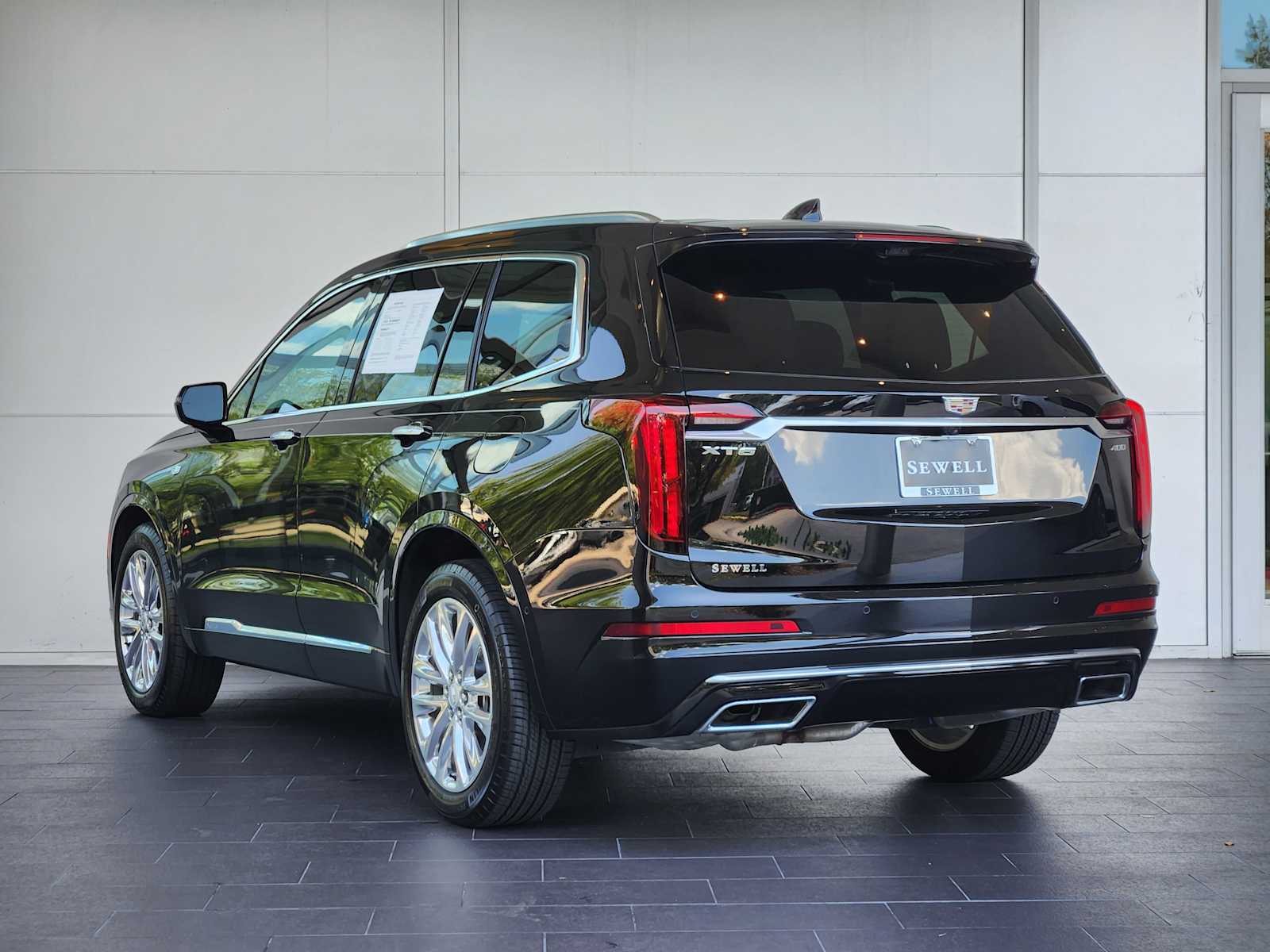 2025 Cadillac XT6 Premium Luxury photo 3
