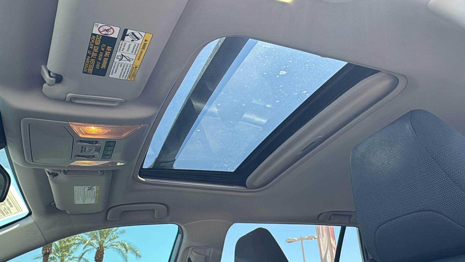 2021 Toyota RAV4 Hybrid XLE photo 23