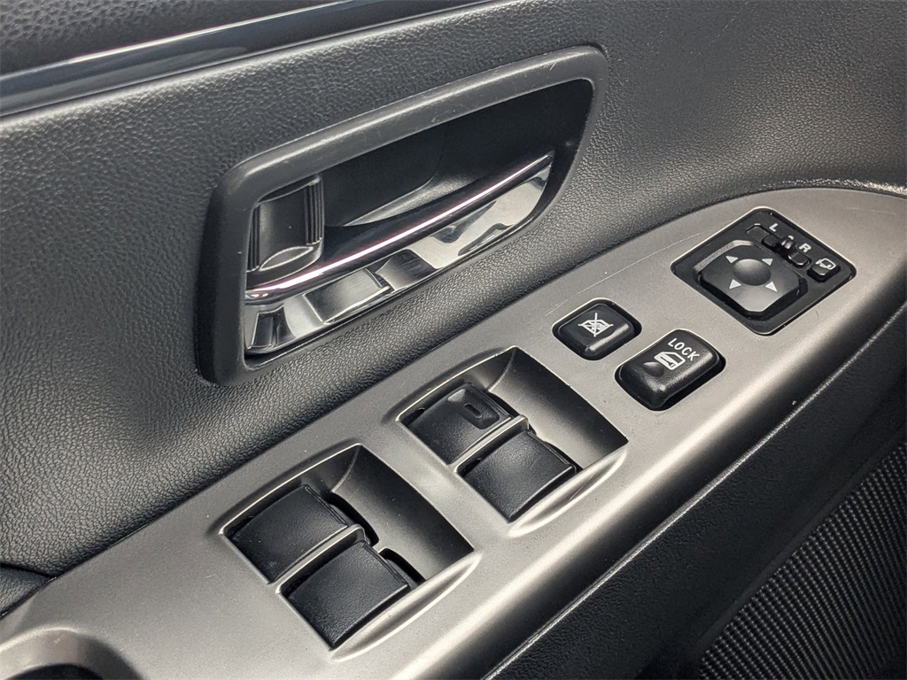 2024 Mitsubishi Outlander Sport ES LE SE photo 19