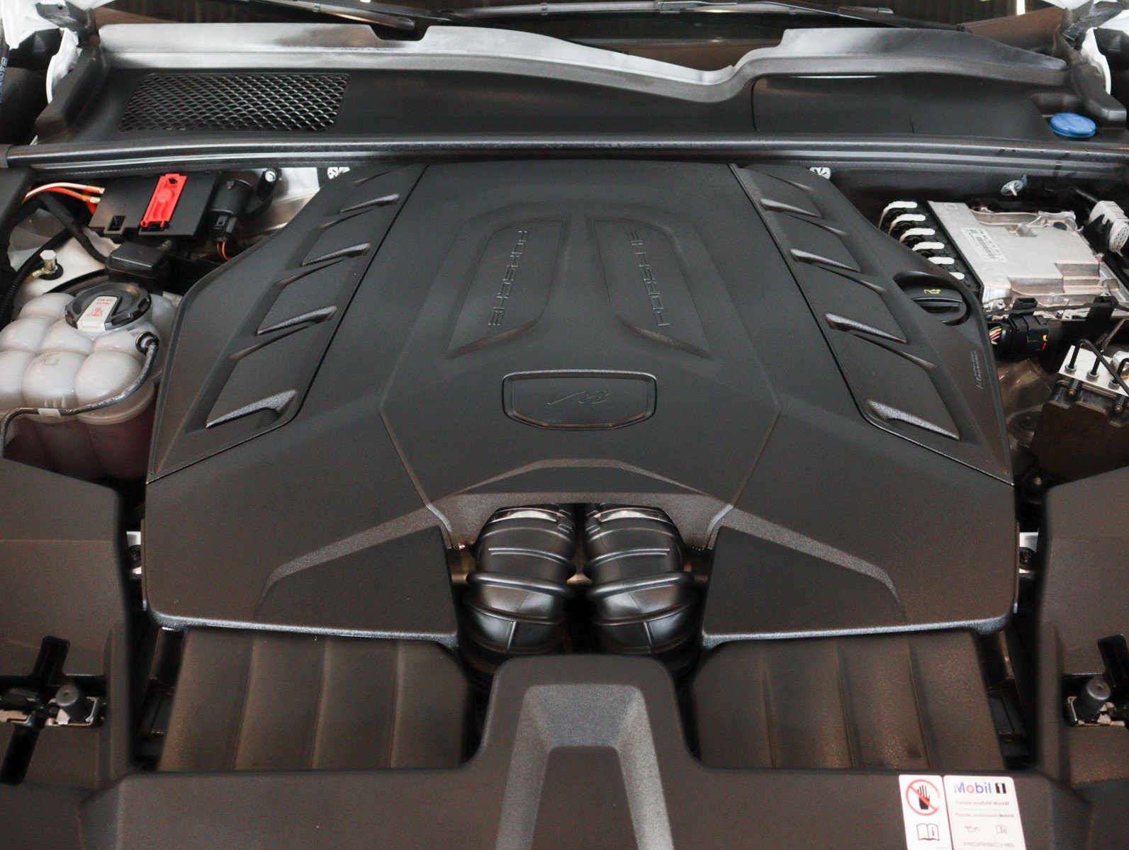 2024 Porsche Cayenne S photo 26