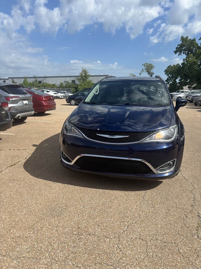Used 2017 Chrysler Pacifica Touring-L with VIN 2C4RC1BG7HR734974 for sale in Topeka, KS