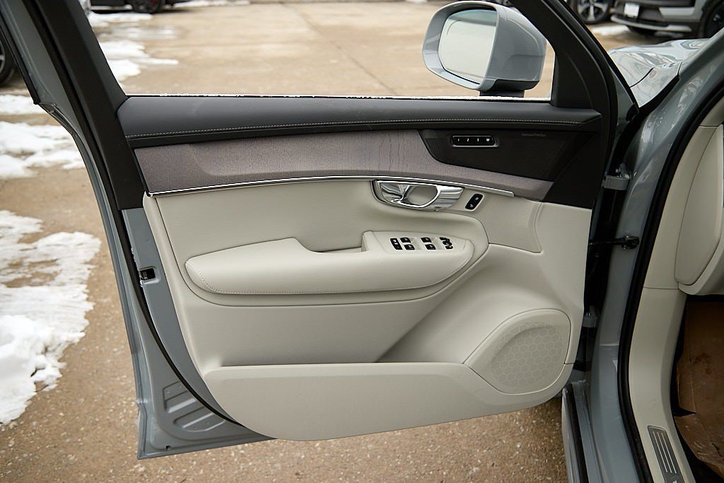 2026 VOLVO XC90 - Image 9