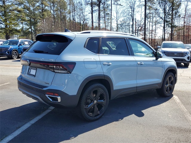 2025 Volkswagen Taos SEL photo 3