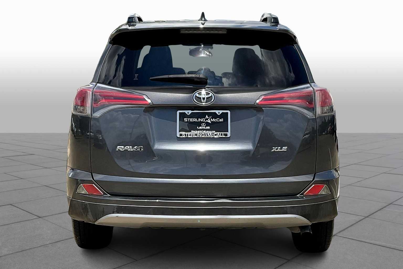 2017 Toyota RAV4 XLE photo 4