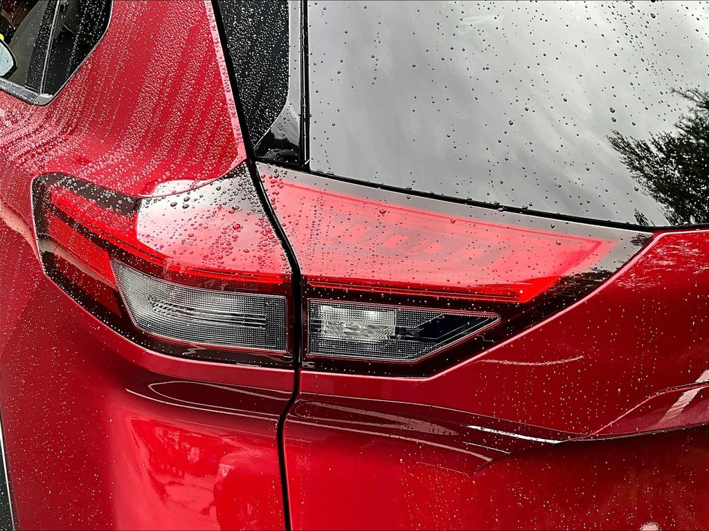 2021 Nissan Rogue SV photo 23