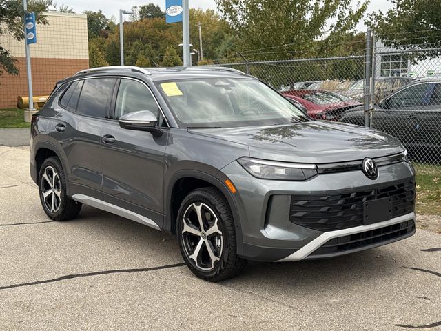 2025 Volkswagen Tiguan SE photo 2