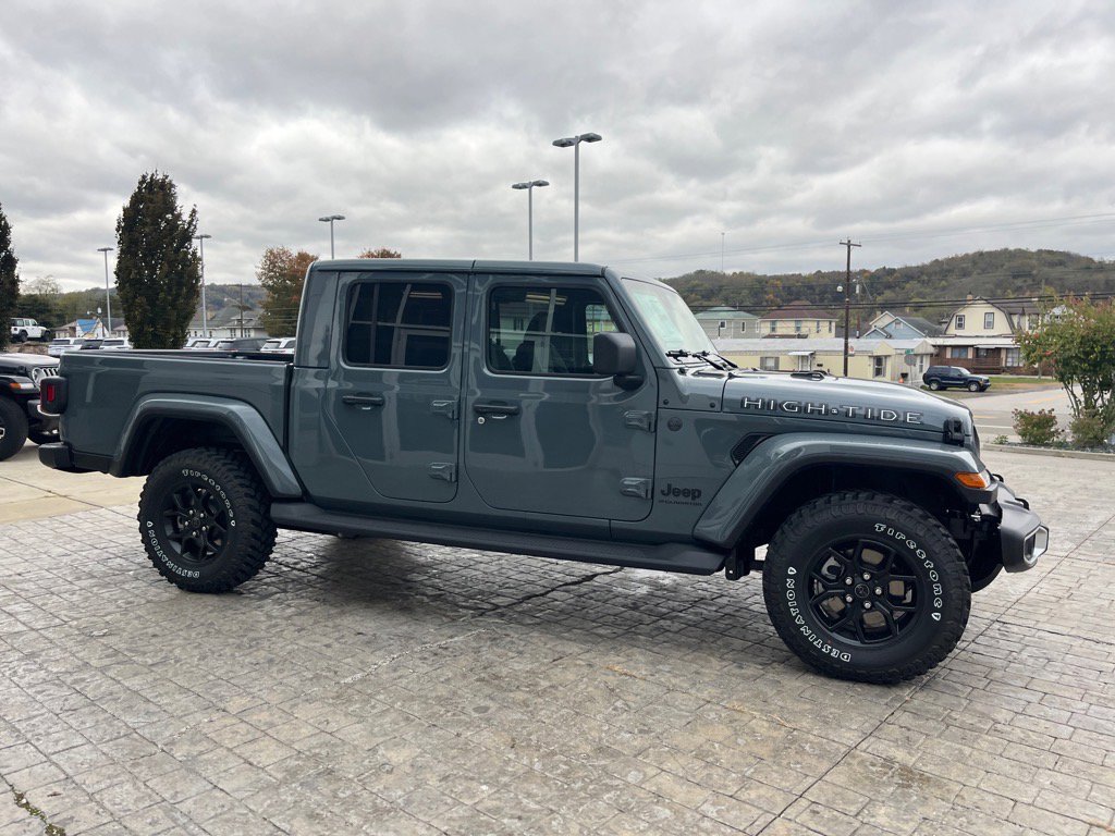 2025 Jeep Gladiator Sport photo 3