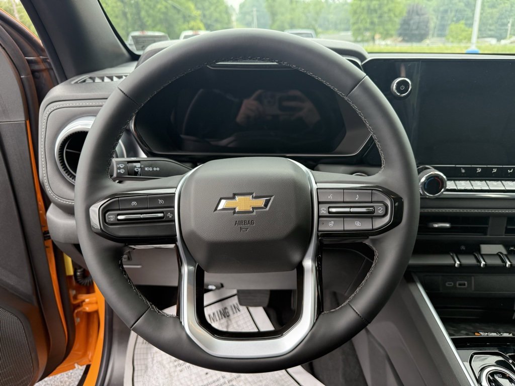 2025 Chevrolet Colorado Work Truck LT photo 2