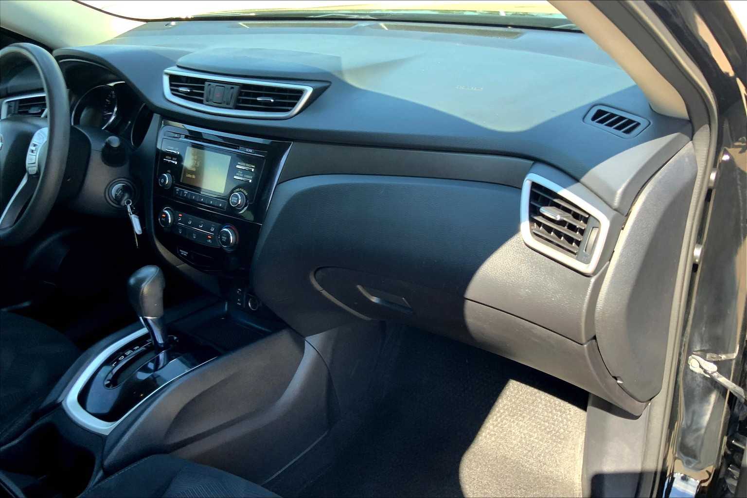 2014 Nissan Rogue S photo 16