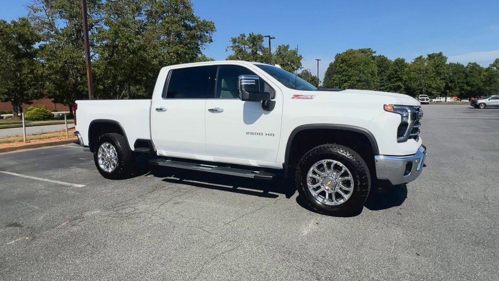 2025 Chevrolet Silverado 2500HD LTZ photo 2