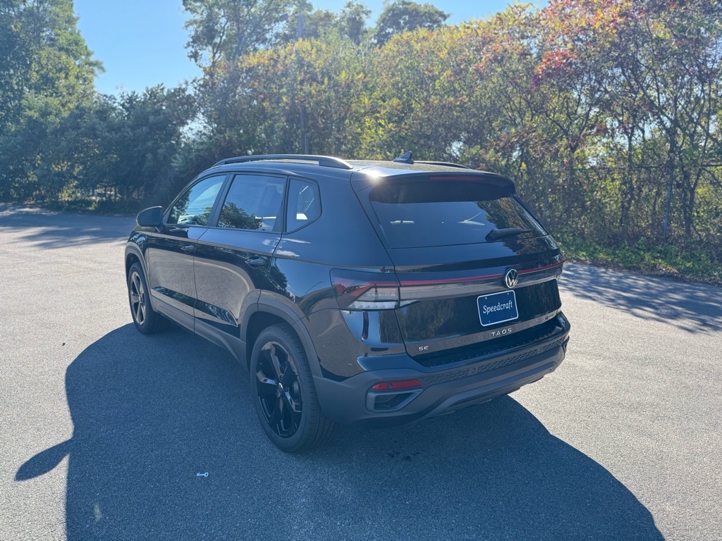 2025 Volkswagen Taos SE photo 2
