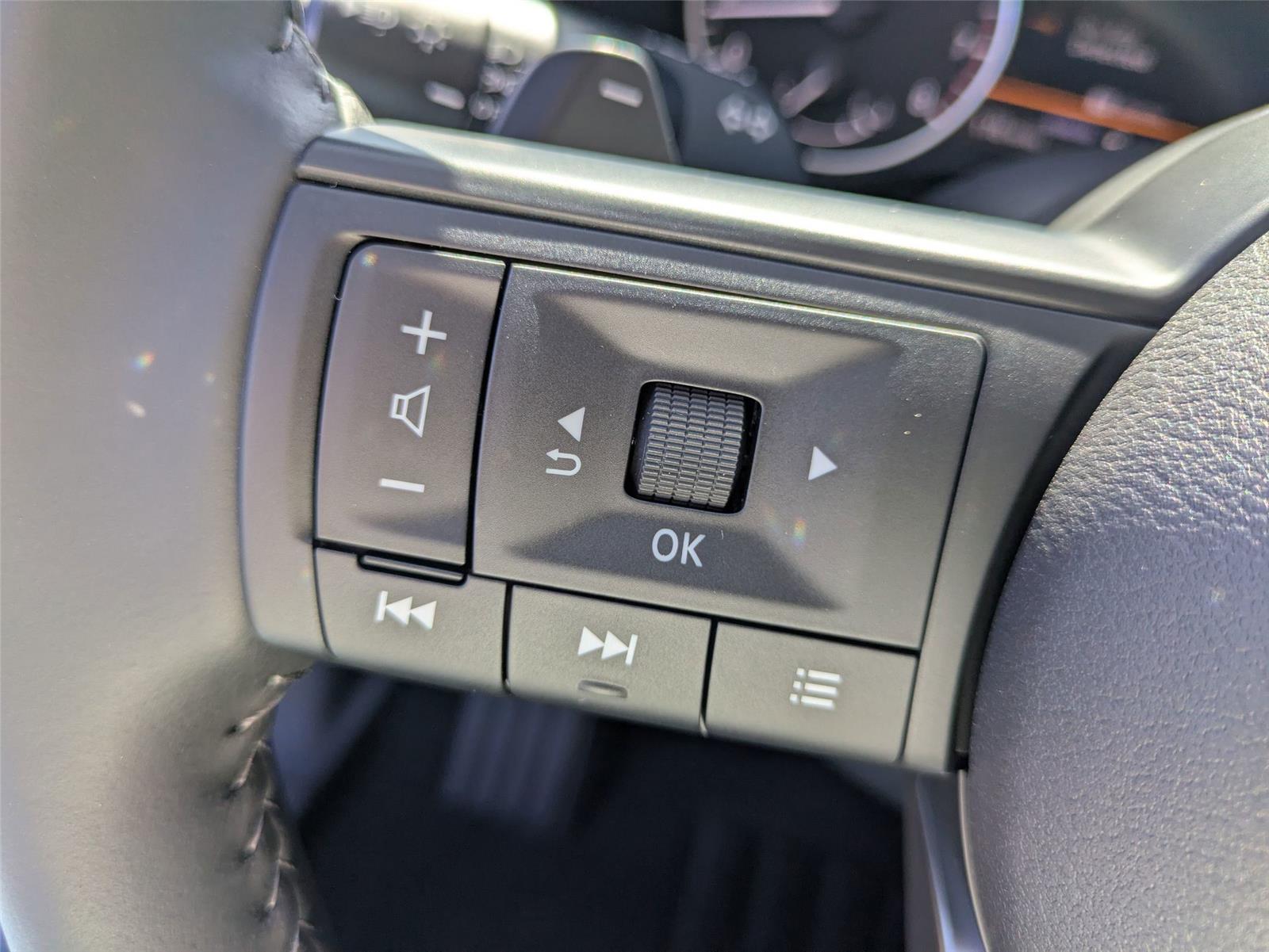 2025 Nissan Pathfinder SV photo 15