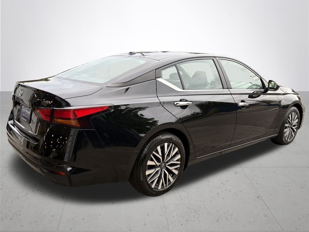 2024 Nissan Altima 2.5 SV photo 7
