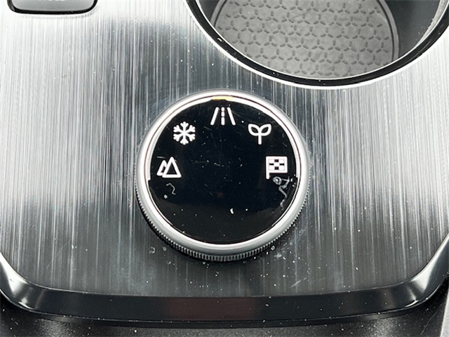 2022 Nissan Rogue SV photo 23