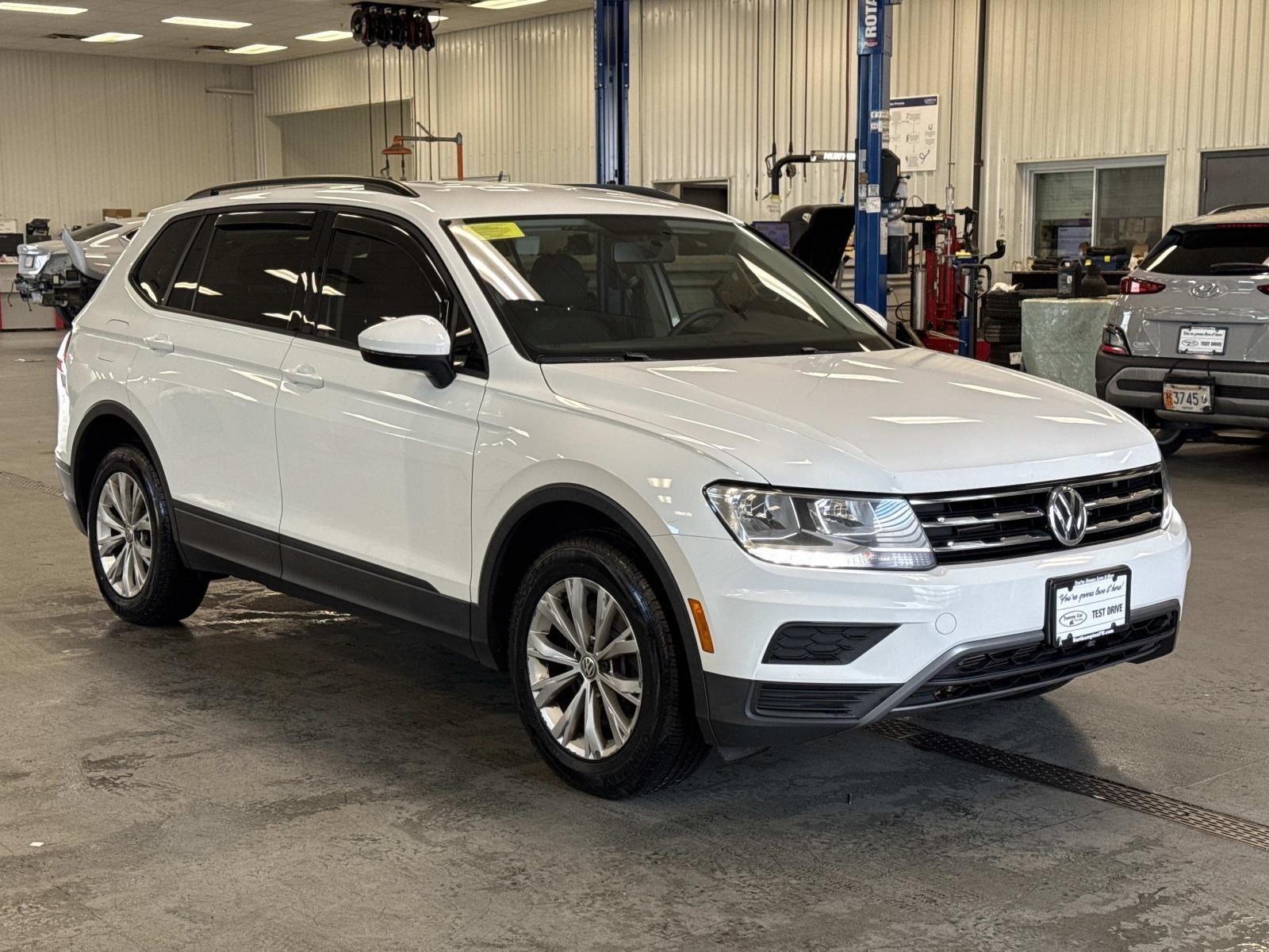 2018 Volkswagen Tiguan S photo 2