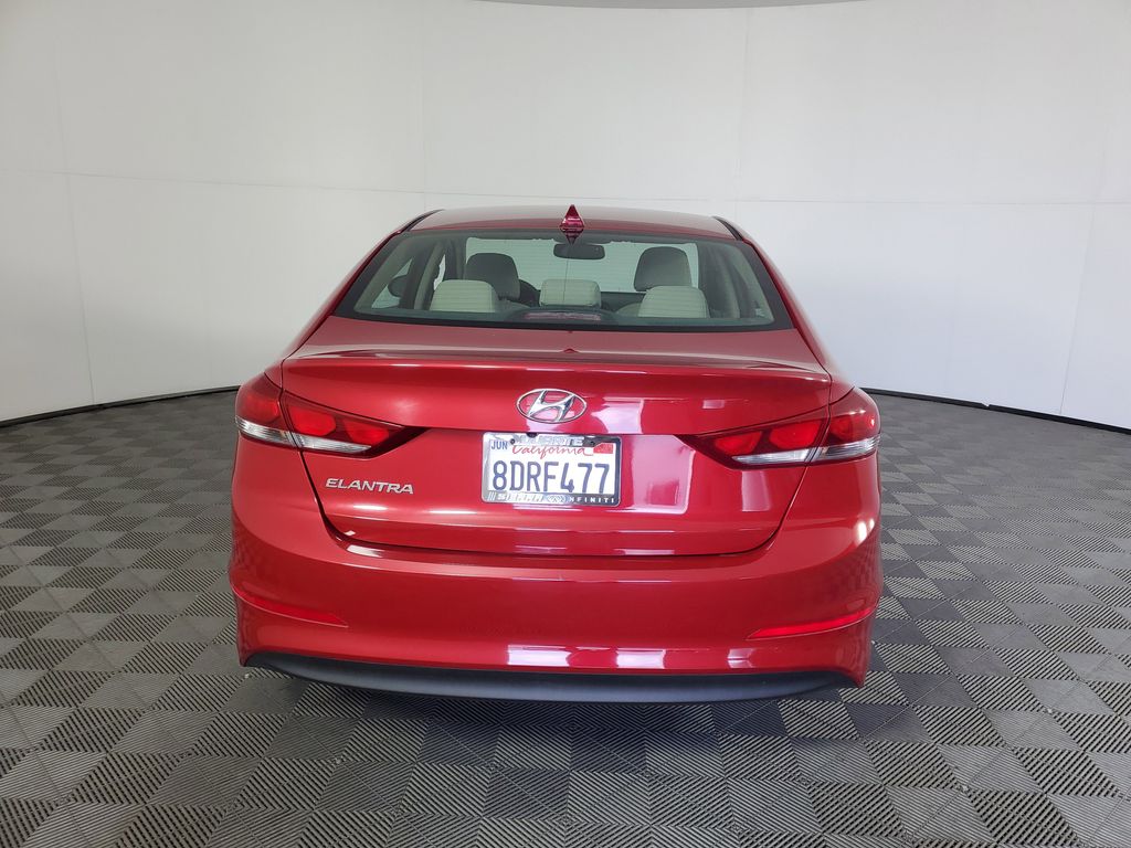2018 Hyundai Elantra SEL photo 5