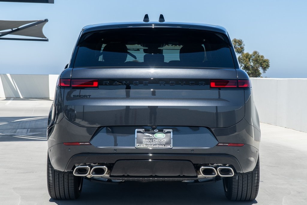2025 Land Rover Range Rover Sport SE photo 3