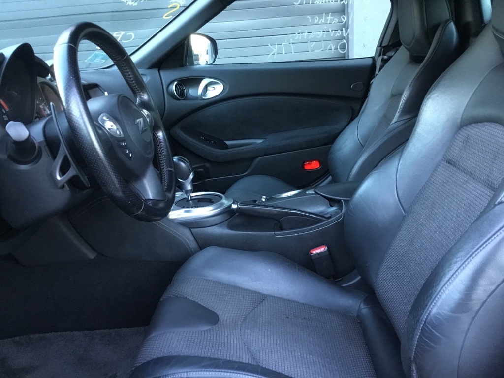 2010 Nissan 370Z Touring photo 3