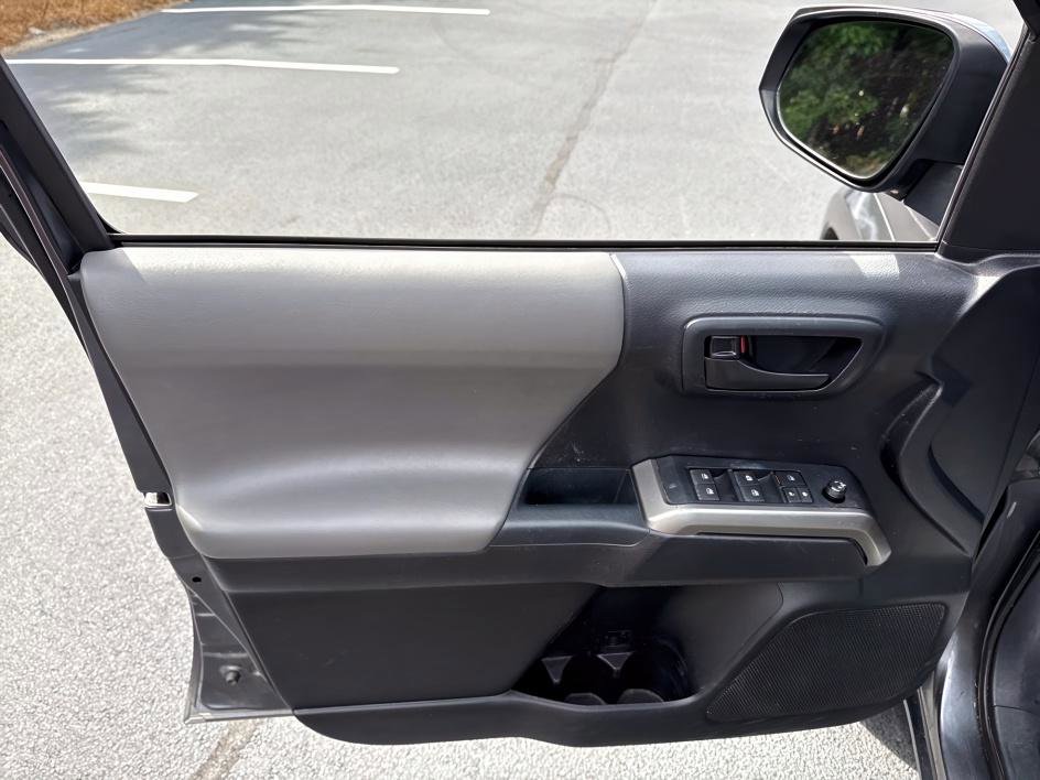 2021 Toyota Tacoma SR5 photo 13