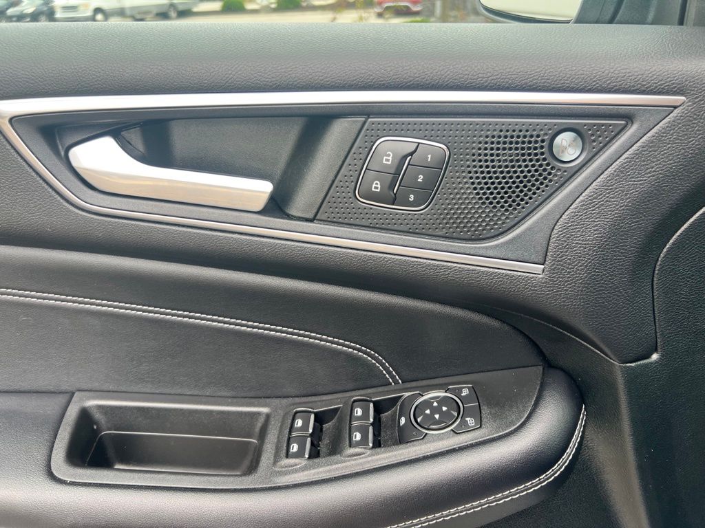 2022 Ford Edge Titanium photo 17