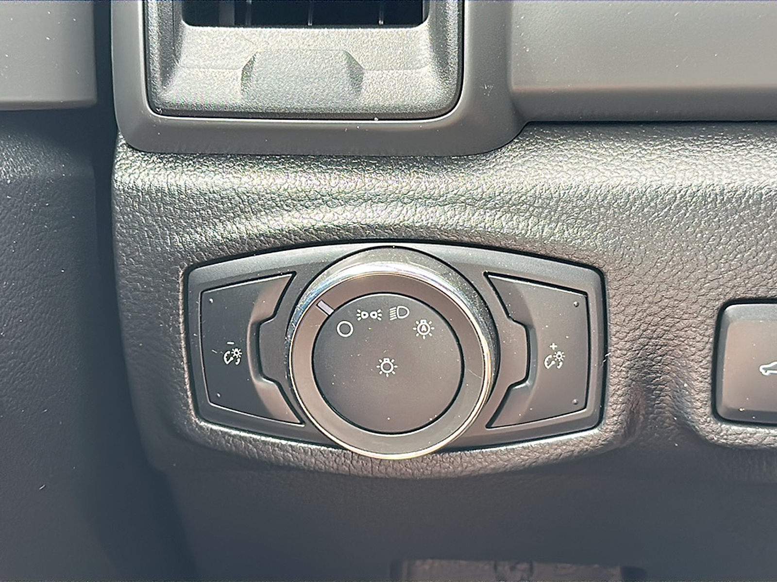 Used 2022 White Ford XL image 34