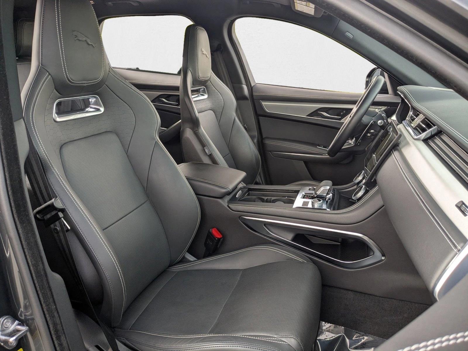 2024 Jaguar F-PACE P400 R-Dynamic S photo 17