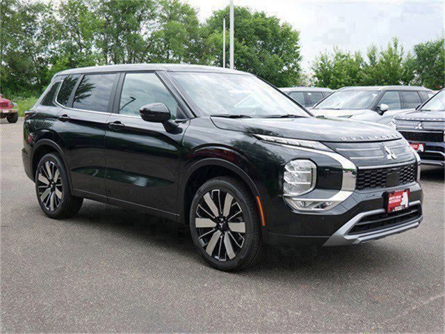 2025 Mitsubishi Outlander SE's photo