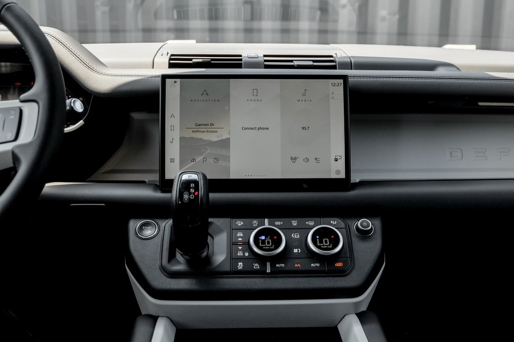 2025 Land Rover Defender 110 S photo 16