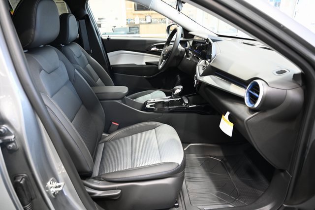 2025 Chevrolet Trax LT photo 10