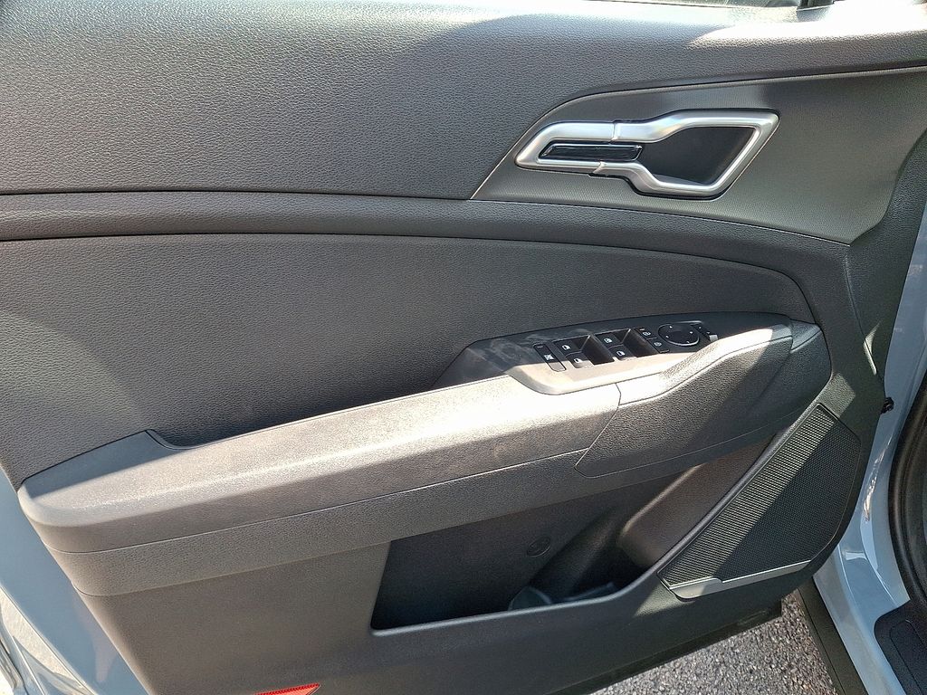 2026 Kia Sportage Hybrid S photo 8