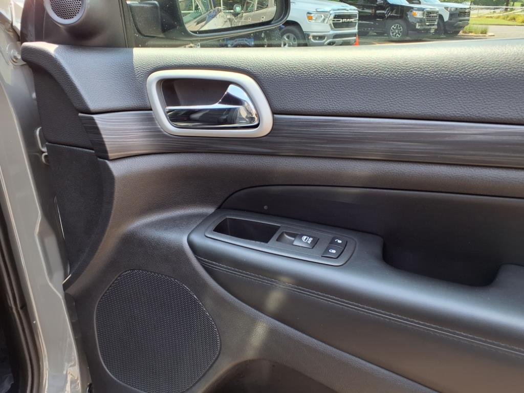 2021 Jeep Grand Cherokee Laredo X photo 13