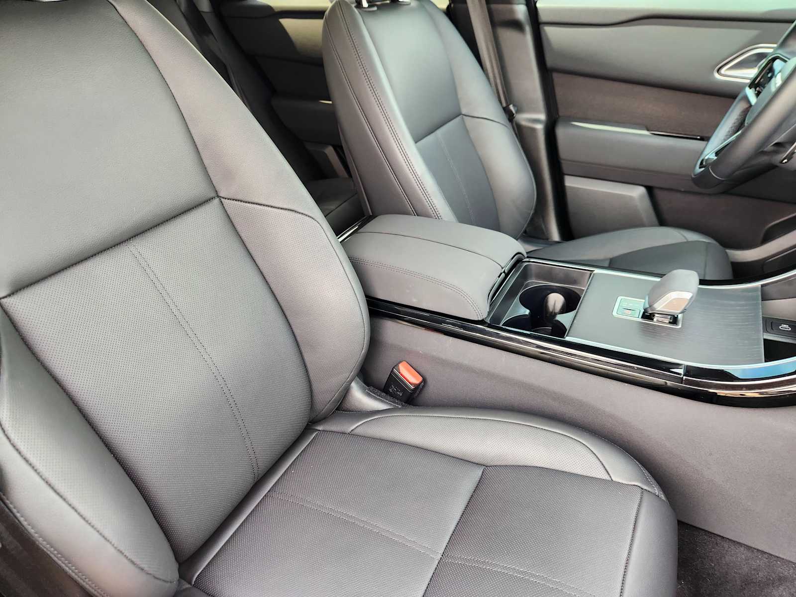 2025 Land Rover Range Rover SE photo 12