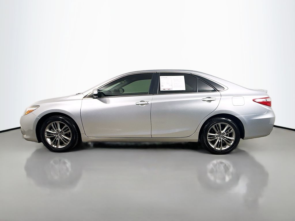 2017 Toyota Camry SE photo 4