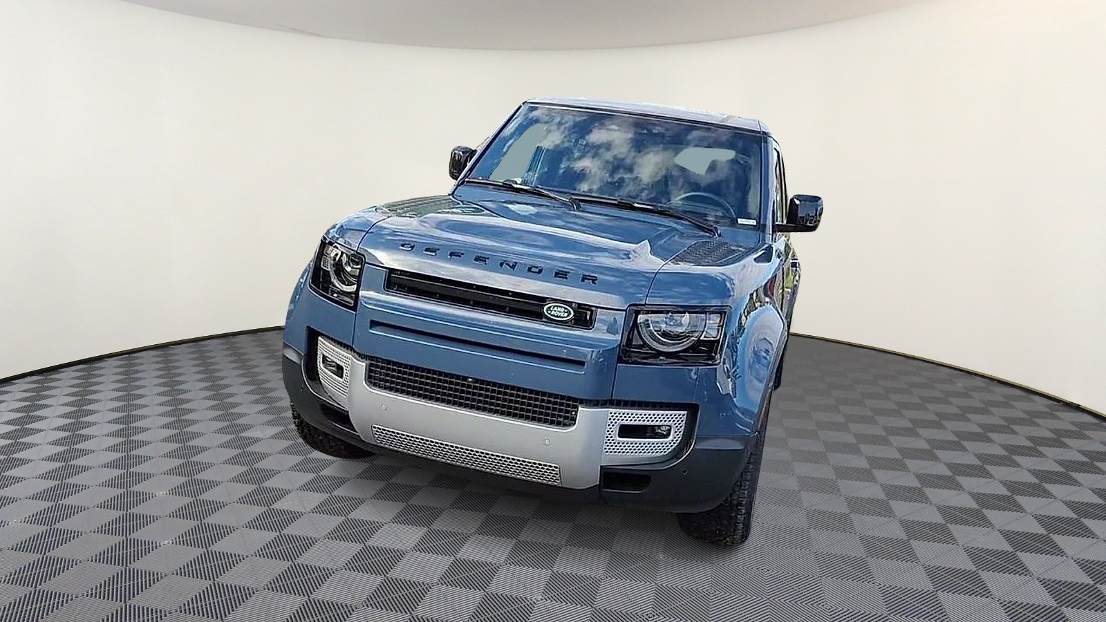 2025 Land Rover Defender 110 S photo 3