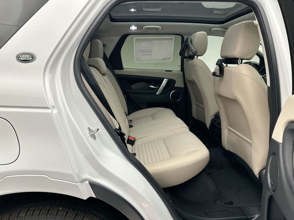 2025 Land Rover Discovery Sport S photo 6