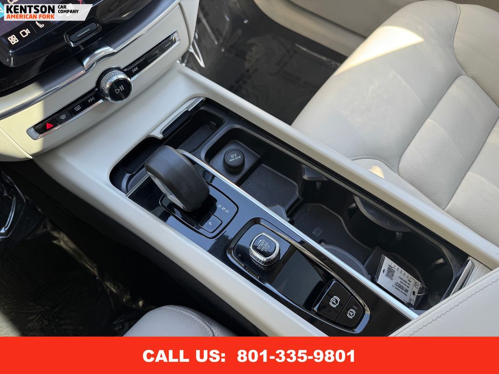 2024 Volvo XC60 Core photo 22