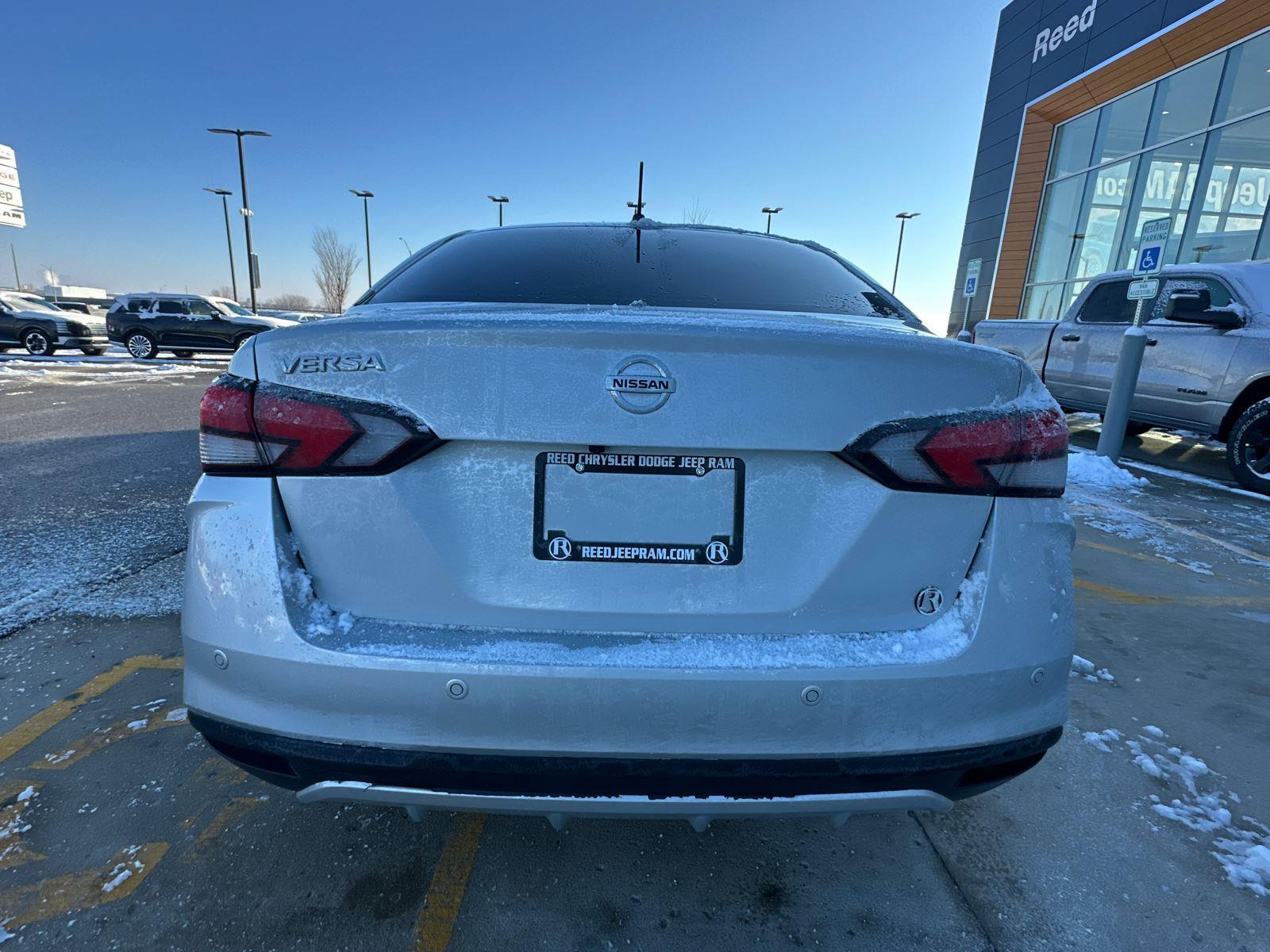 2020 Nissan Versa S photo 2