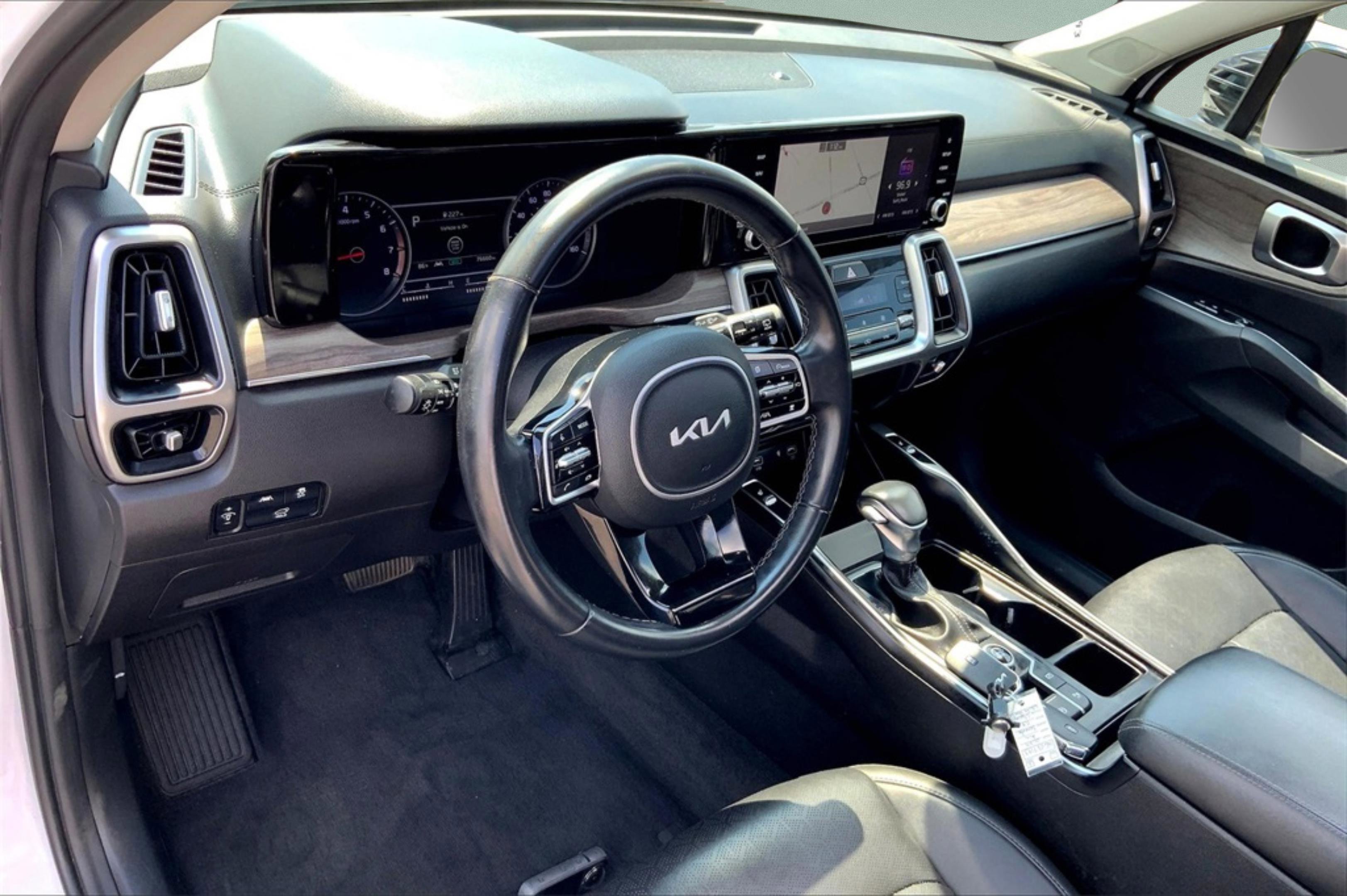 2022 Kia Sorento EX photo 12
