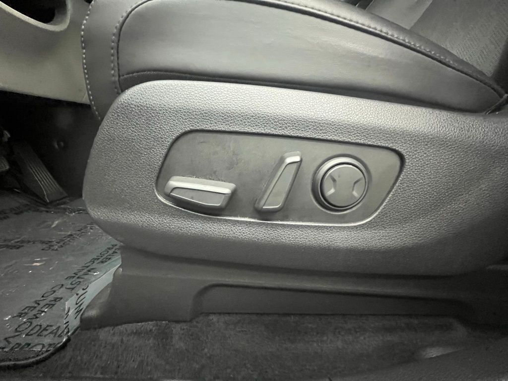 2024 Kia Carnival LX photo 7