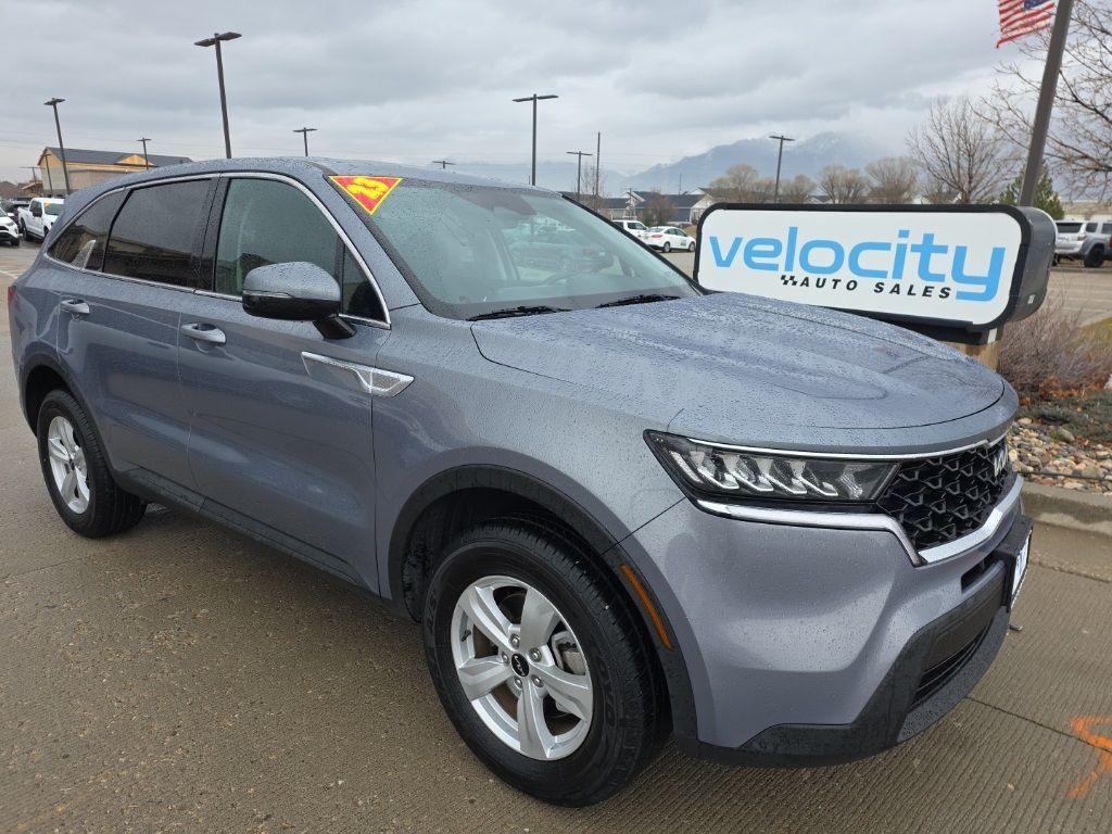 2023 Kia Sorento LX's photo