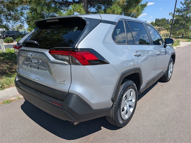 2022 Toyota RAV4 LE photo 3
