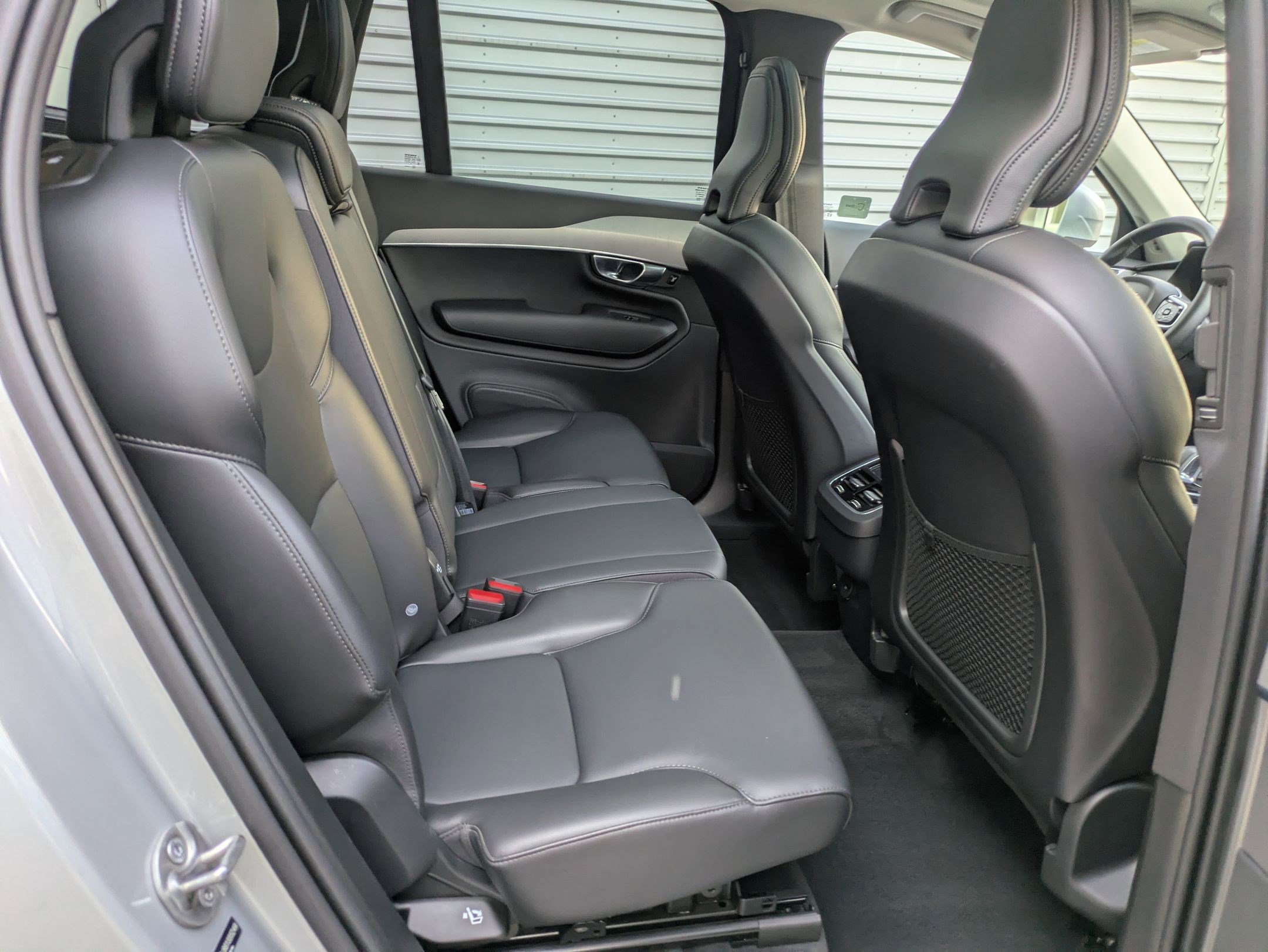 2025 Volvo XC90 Core photo 31
