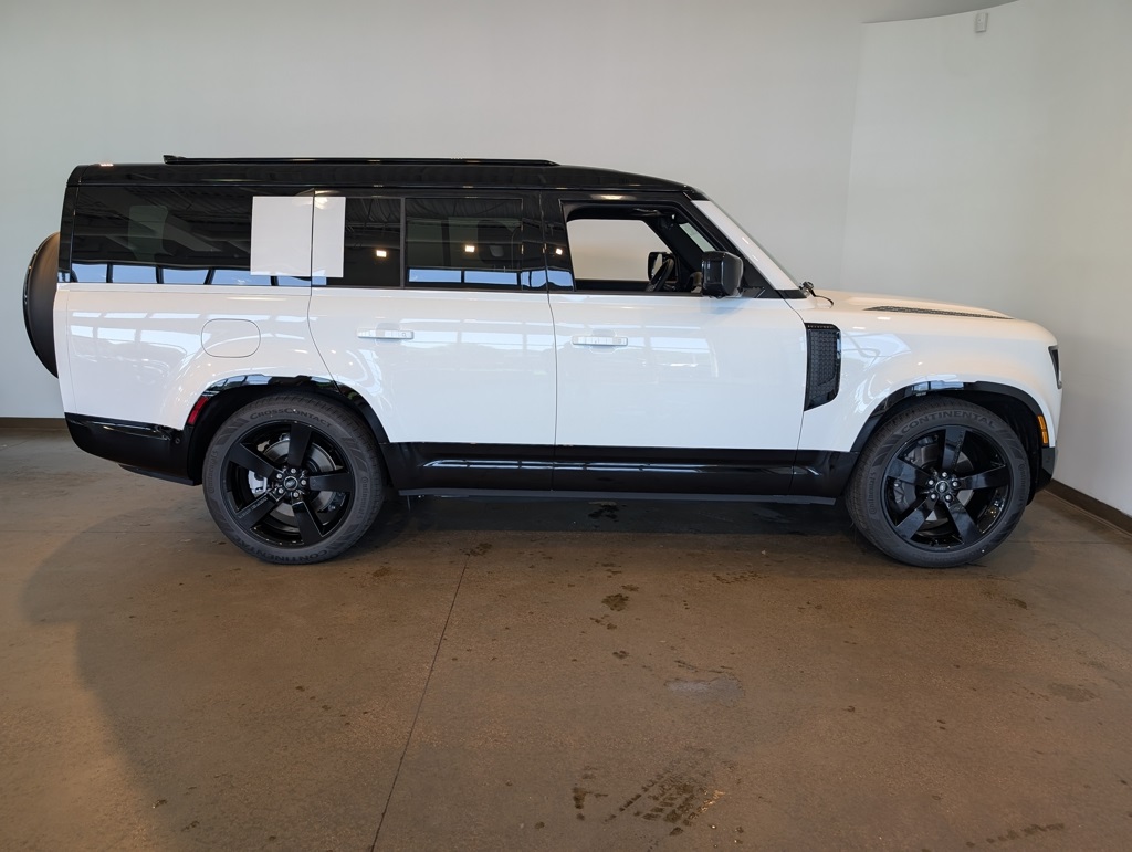 2025 Land Rover Defender 130 X photo 6