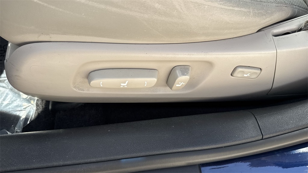 2011 Lexus ES 350 photo 37
