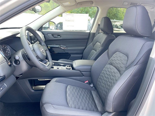 2025 Nissan Pathfinder SV photo 18