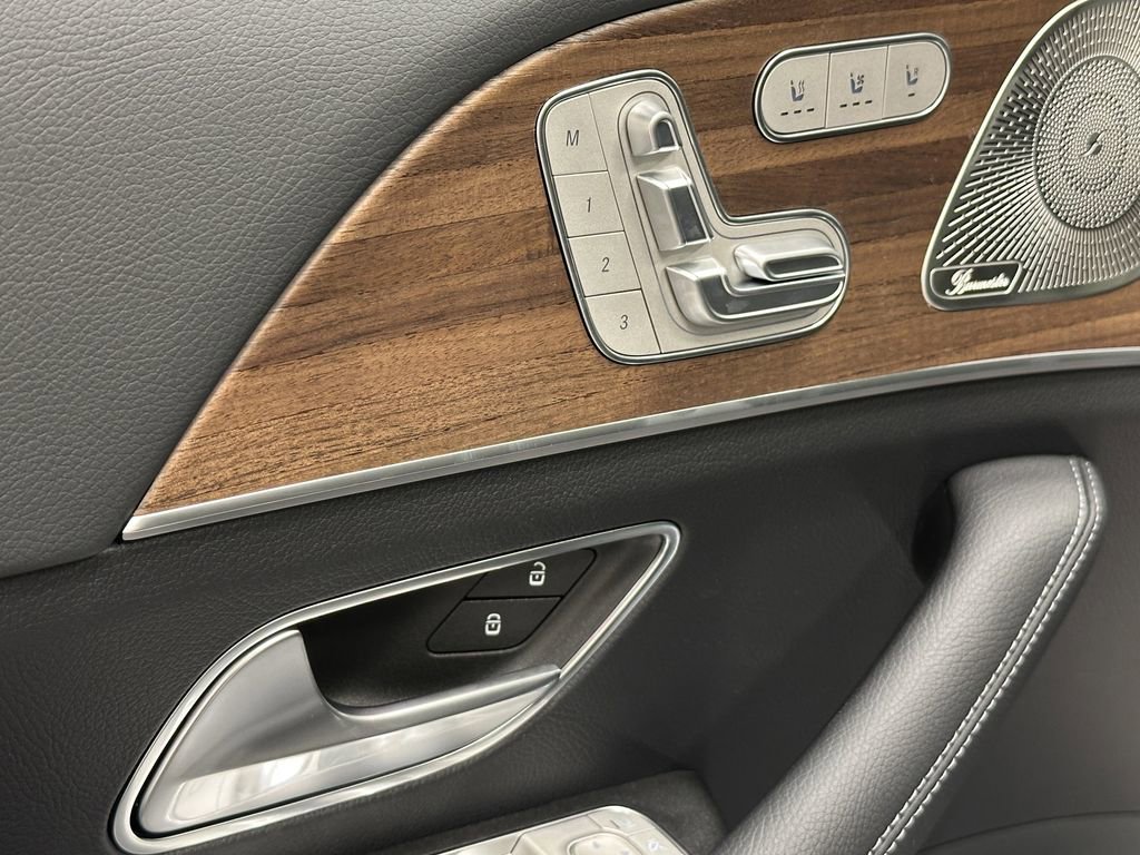 2026 Mercedes Benz GLS 450 4MATIC photo 12