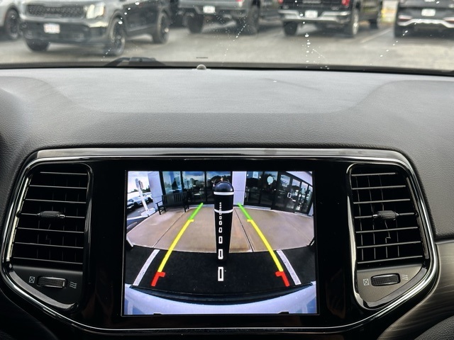 2020 Jeep Grand Cherokee Altitude photo 11