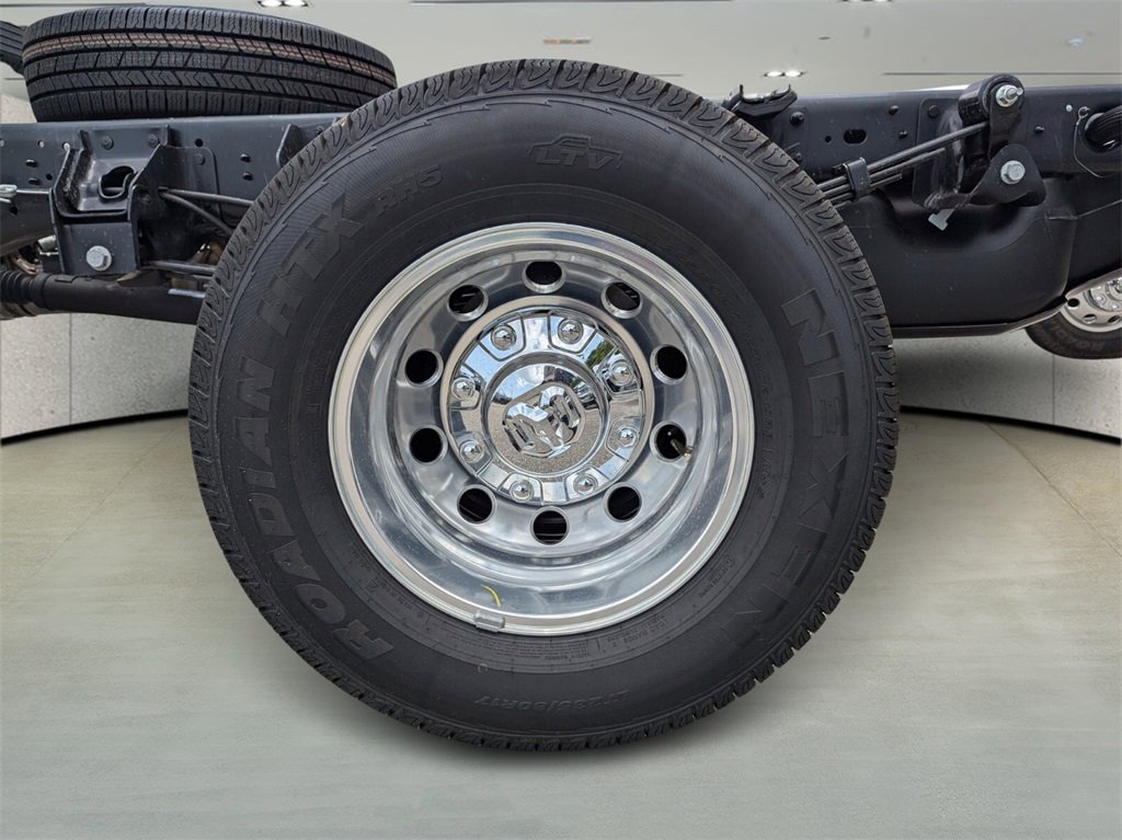 2025 Ram 3500 photo 6