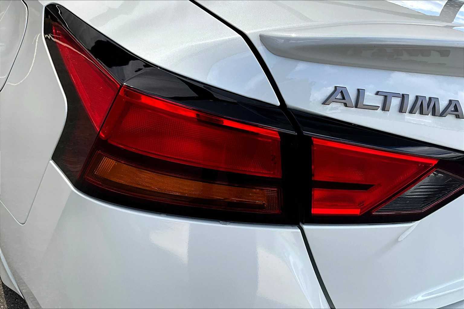 2025 Nissan Altima SV photo 12