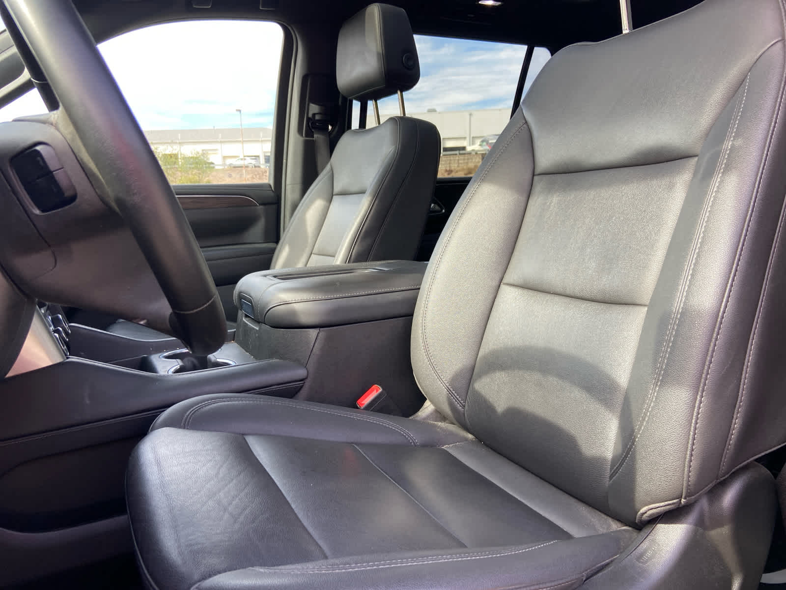2023 Chevrolet Suburban LT photo 11